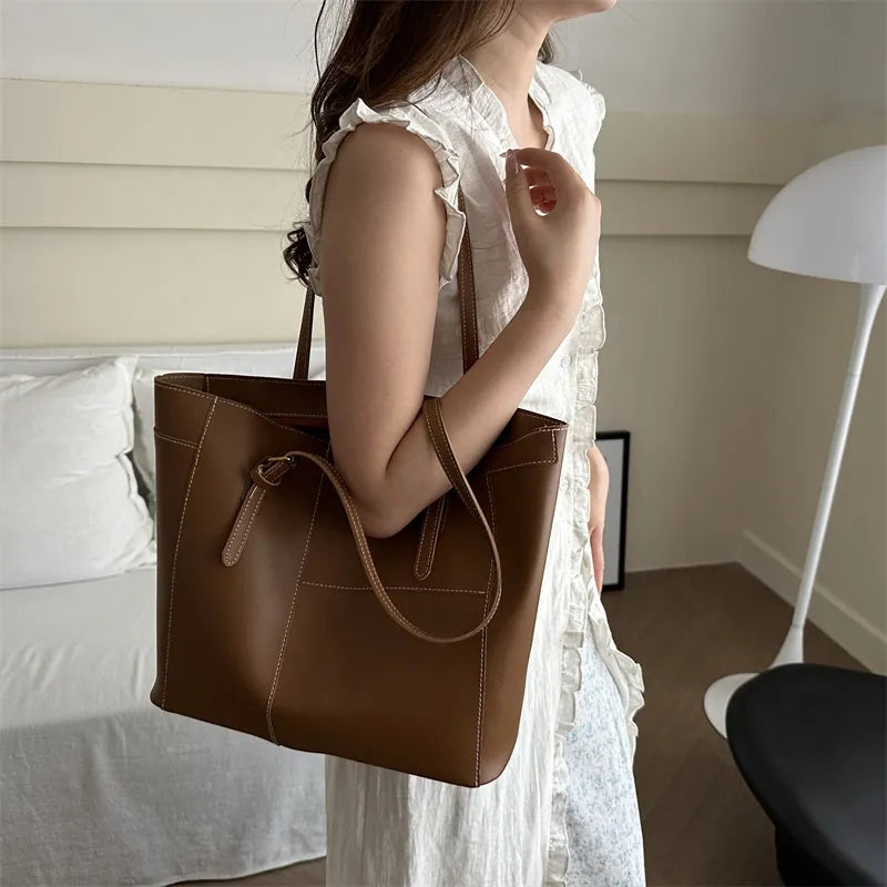 Large Handbag for Women ⎜ Practical Shoulder Bag with Plenty of Storage Space for Everyday Use