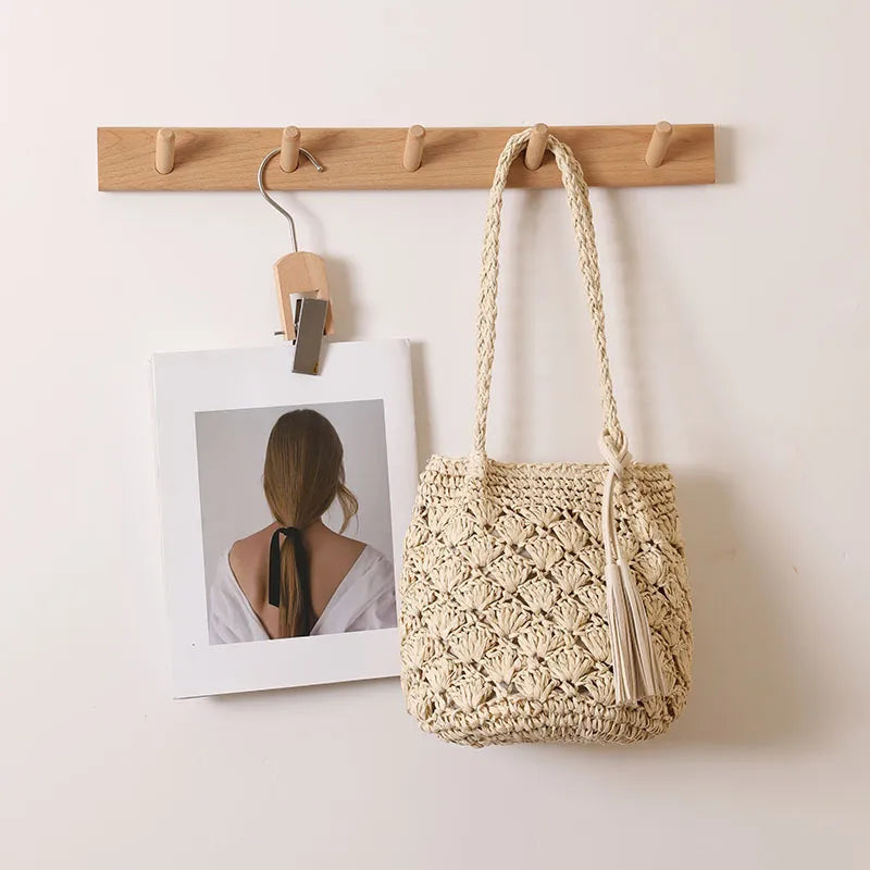 Strout Bag with Tassels ⎜ Fashionable Shoulder Bag with Fan Design for Everyday Use