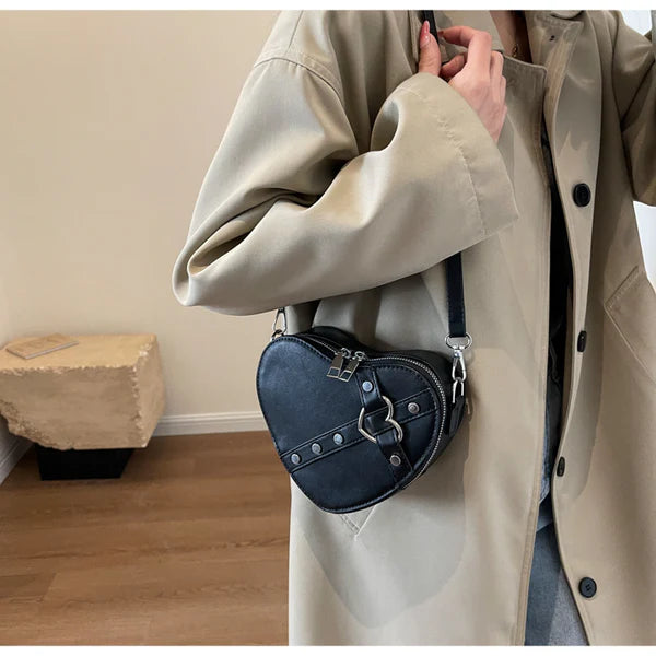 Fashionable Shoulder Bag for Women ⎜ Heart - Shaped Crossbody Bag in an Eye - Catching Design with Strap Fastening