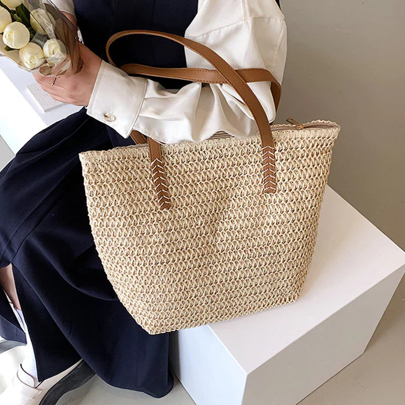 Large Capacity Straw Bag ⎜ Fashionable Shoulder Bag with Drawstring and Sturdy Shoulder Strap