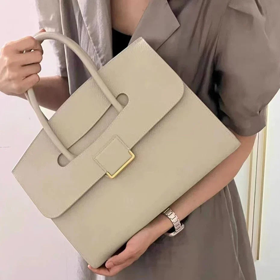 Elegant Shoulder Bag for Women ⎜ Large Handbag with a Practical Design and Elegant Fastening