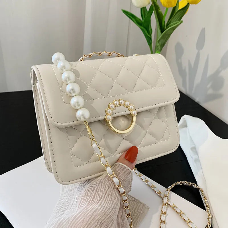 Small Shoulder Bag with Chain ⎜ Pearl Fastening and Stylish Chain Strap