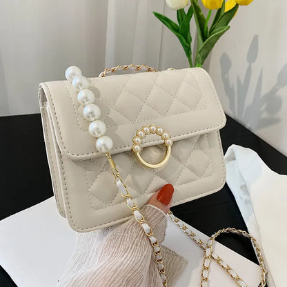 Small Shoulder Bag with Chain ⎜ Pearl Fastening and Stylish Chain Strap