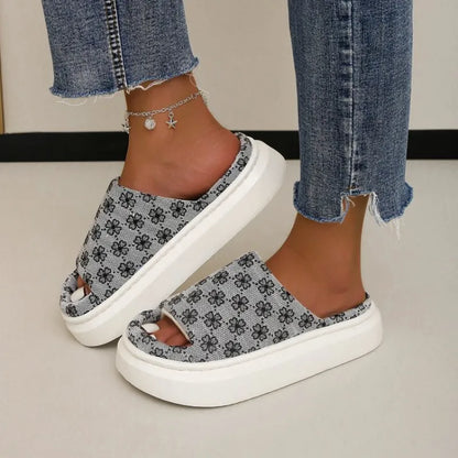 Comfortable Women's Slip - on Shoes ⎜ Breathable Shoes with Floral Pattern and Thick , Non - Slip Bottom