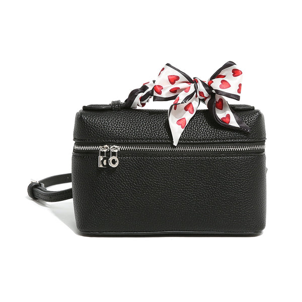 Fashionable Shoulder Bag for Women ⎜ Elegant Crossbody Bag with Heart Bow Detail