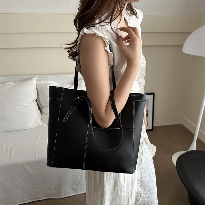 Large Handbag for Women ⎜ Practical Shoulder Bag with Plenty of Storage Space for Everyday Use