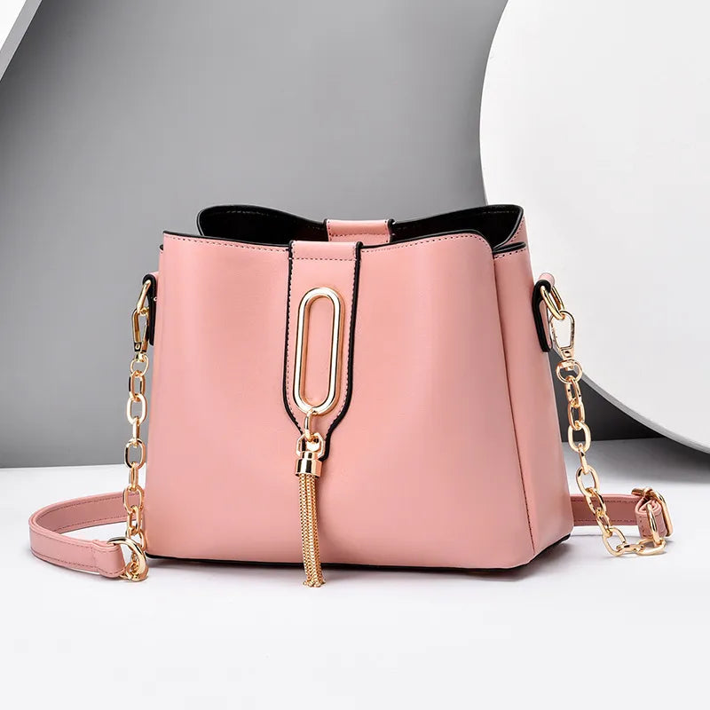 Small Shoulder Bag for Women ⎜ Stylish Shoulder Bag with Gold Chain and Fashionable Tassel Detail