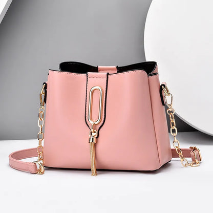 Small Shoulder Bag for Women ⎜ Stylish Shoulder Bag with Gold Chain and Fashionable Tassel Detail