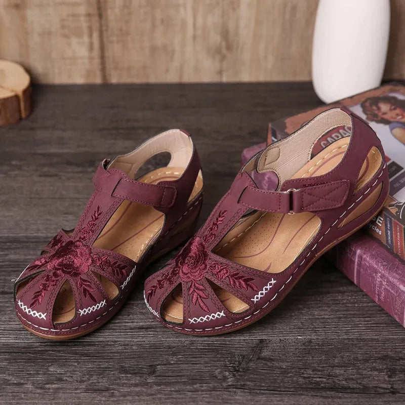 Women's Casual Sandals ⎜ Non - Slip with Soft , Lightweight Sole and Retro Design for Everyday Wear & Leisure