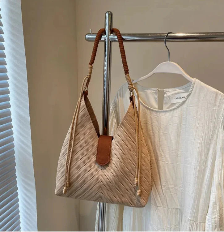 Large Shoulder Bag for Women ⎜ Fashionable Shoulder Bag with a Practical Size and Unique Design