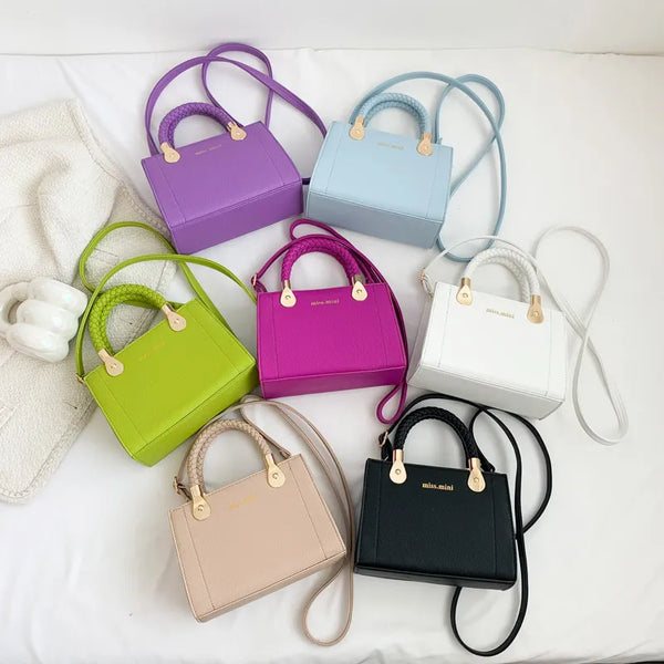 Trendy Handbag for Women ⎜ Compact Shoulder Bag with Braided Handle and Modern Design