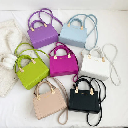 Trendy Handbag for Women ⎜ Compact Shoulder Bag with Braided Handle and Modern Design