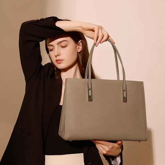 Large Leather Shopper Bag for Women ⎜ Spacious Companion with an Elegant Look and Practical Carrying Handles