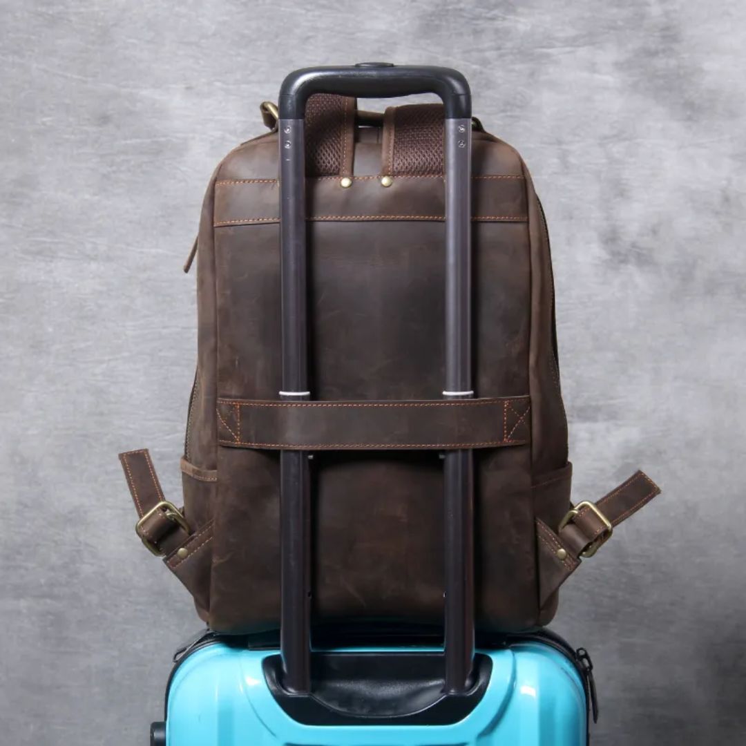 Retro Leather Backpack for Men ⎜ Robust and Stylish Companion for Work and Leisure