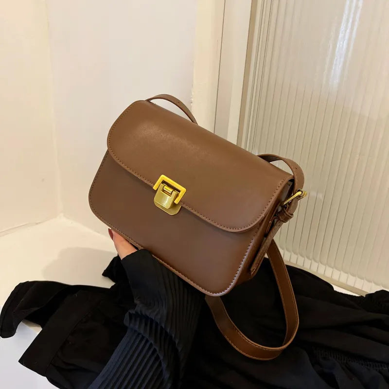 Elegant Shoulder Bag for Women ⎜ Simple Design with Gold Buckle and Adjustable Strap