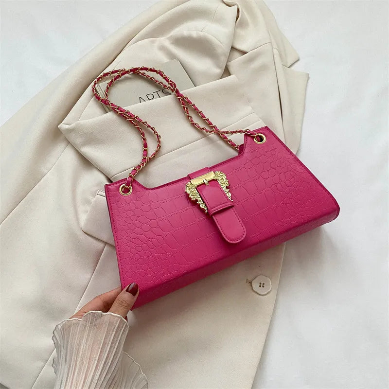 Shoulder Bag with Chain ⎜ Modern Design with Crocodile Embossing and Stylish Golden Clasp