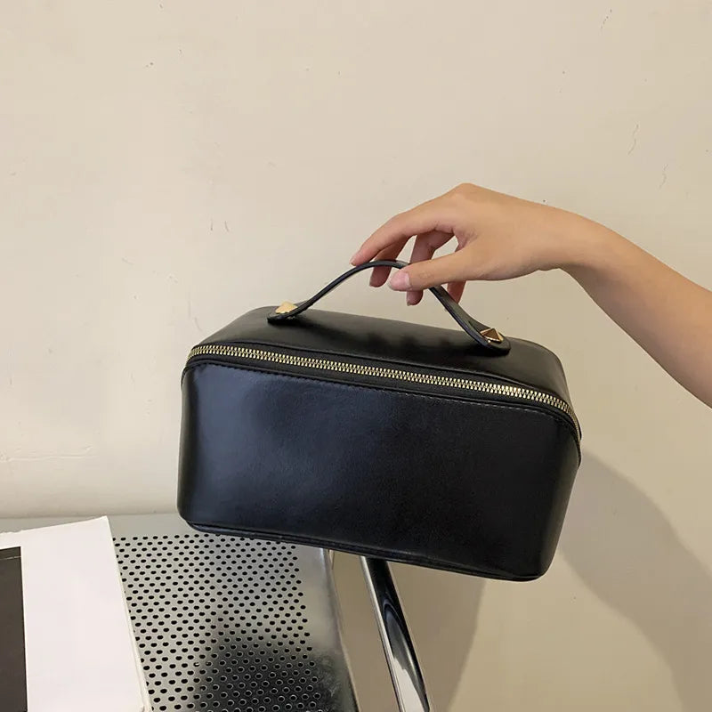 Cosmetics Bag for Women ⎜ Large Travel Bag with Carrying Handle and Practical Compartmentalisation
