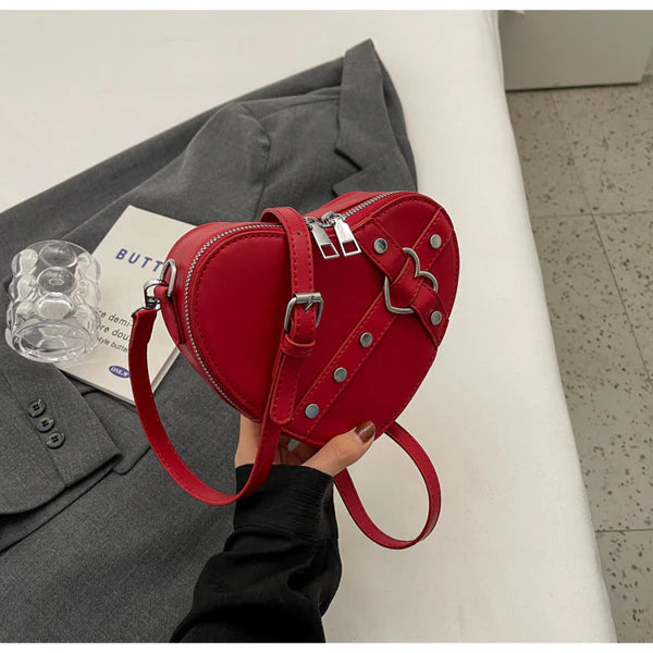 Fashionable Shoulder Bag for Women ⎜ Heart - Shaped Crossbody Bag in an Eye - Catching Design with Strap Fastening
