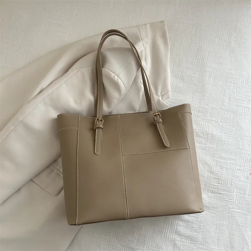 Large Handbag for Women ⎜ Practical Shoulder Bag with Plenty of Storage Space for Everyday Use