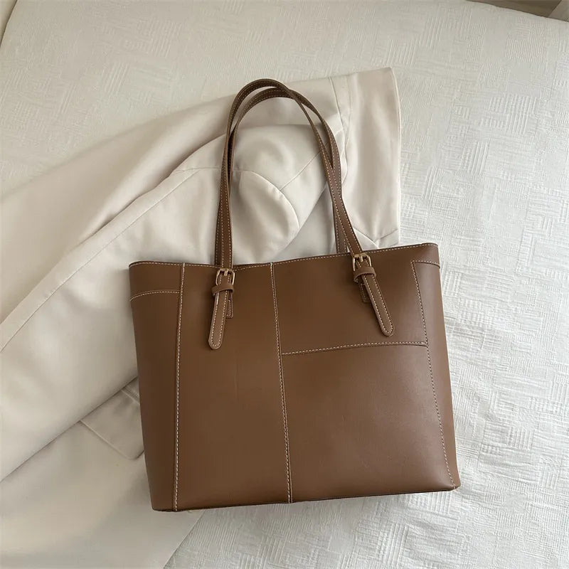 Large Handbag for Women ⎜ Practical Shoulder Bag with Plenty of Storage Space for Everyday Use