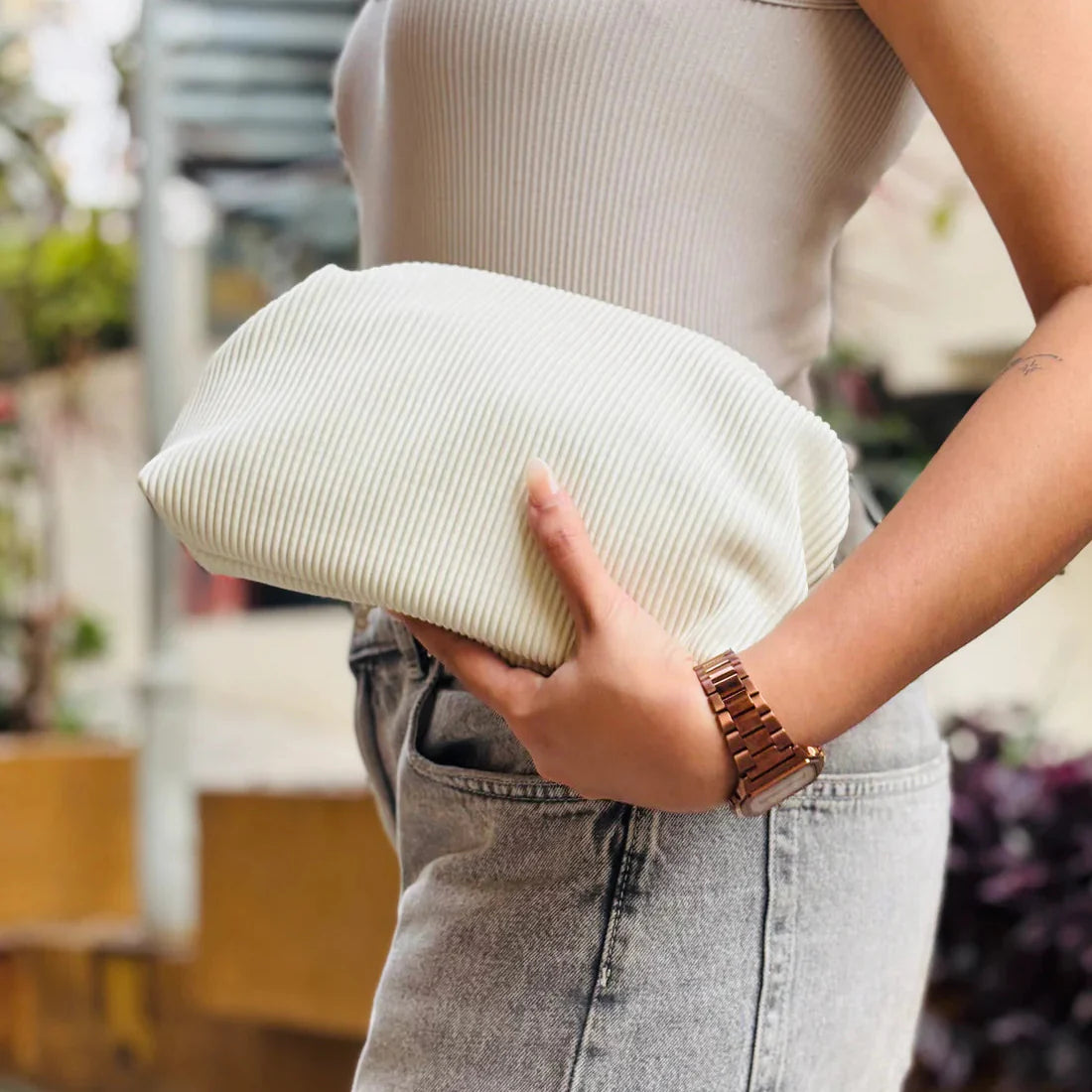 Small Shoulder Bag for Women ⎜ Fashionable Bag with Pleated Design and Wide Chain Strap