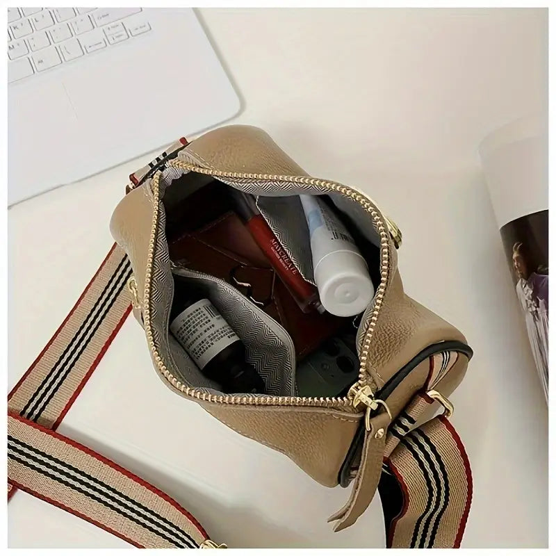 Shoulder Bag for Women ⎜ Fashionable Shoulder Bag with Wide Shoulder Strap and Elegant Embellishment