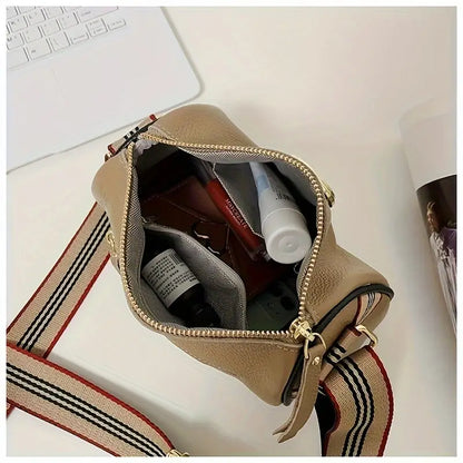Shoulder Bag for Women ⎜ Fashionable Shoulder Bag with Wide Shoulder Strap and Elegant Embellishment