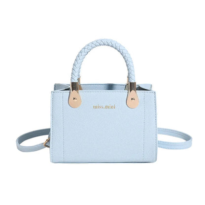 Trendy Handbag for Women ⎜ Compact Shoulder Bag with Braided Handle and Modern Design