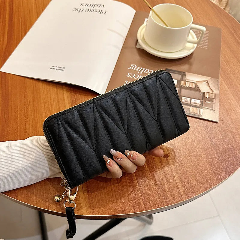 Women's Wallet in a Diamond Pattern ⎜ Elegant Long Format with Plenty of Space for Cards , Notes and Everyday Essentials