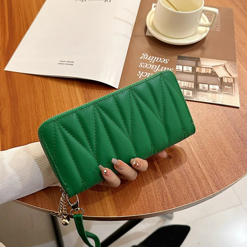 Women's Wallet in a Diamond Pattern ⎜ Elegant Long Format with Plenty of Space for Cards , Notes and Everyday Essentials