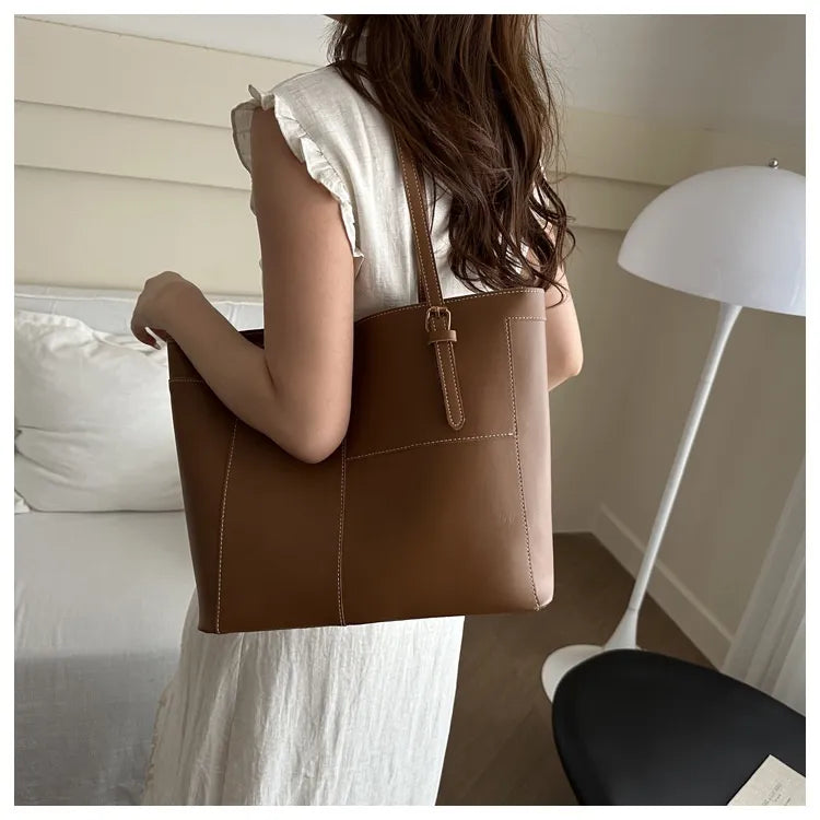 Large Handbag for Women ⎜ Practical Shoulder Bag with Plenty of Storage Space for Everyday Use
