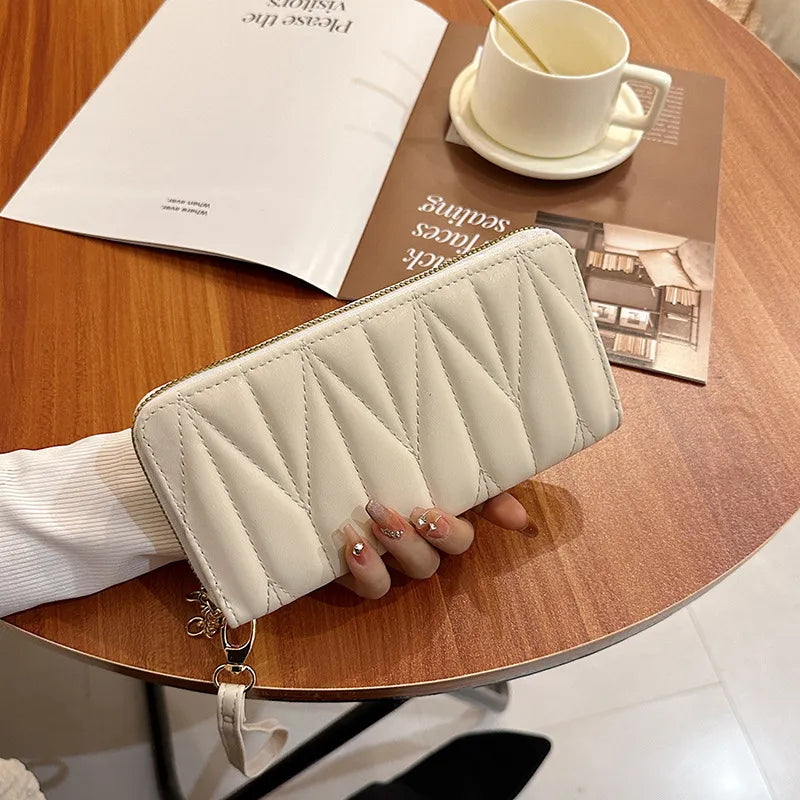 Women's Wallet in a Diamond Pattern ⎜ Elegant Long Format with Plenty of Space for Cards , Notes and Everyday Essentials