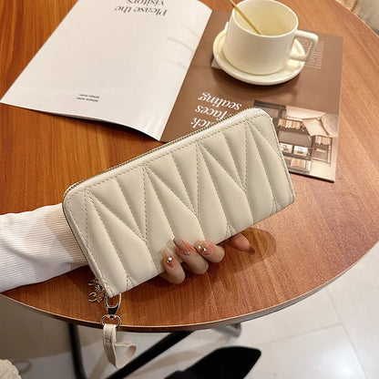 Women's Wallet in a Diamond Pattern ⎜ Elegant Long Format with Plenty of Space for Cards , Notes and Everyday Essentials
