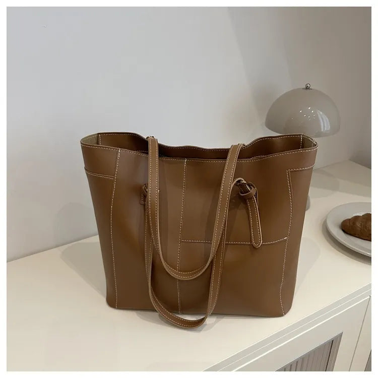 Large Handbag for Women ⎜ Practical Shoulder Bag with Plenty of Storage Space for Everyday Use