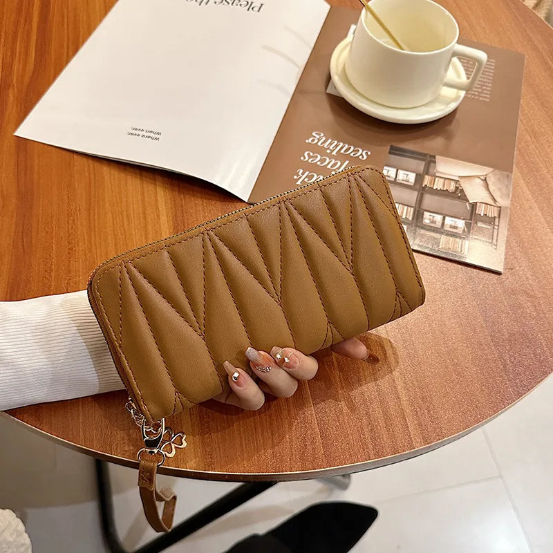 Women's Wallet in a Diamond Pattern ⎜ Elegant Long Format with Plenty of Space for Cards , Notes and Everyday Essentials