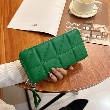 Women's Wallet in a Diamond Pattern ⎜ Elegant Long Format with Plenty of Space for Cards , Notes and Everyday Essentials
