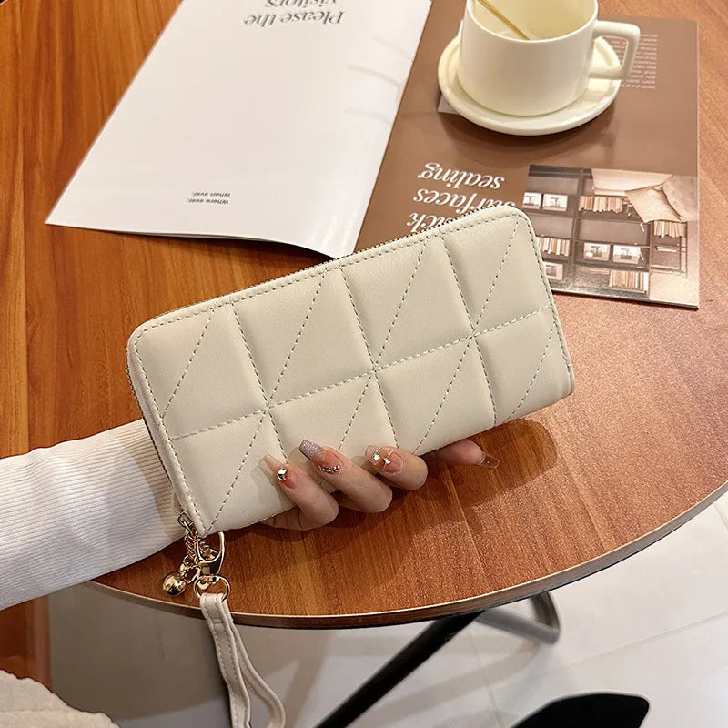 Women's Wallet in a Diamond Pattern ⎜ Elegant Long Format with Plenty of Space for Cards , Notes and Everyday Essentials