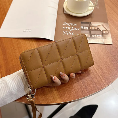 Women's Wallet in a Diamond Pattern ⎜ Elegant Long Format with Plenty of Space for Cards , Notes and Everyday Essentials