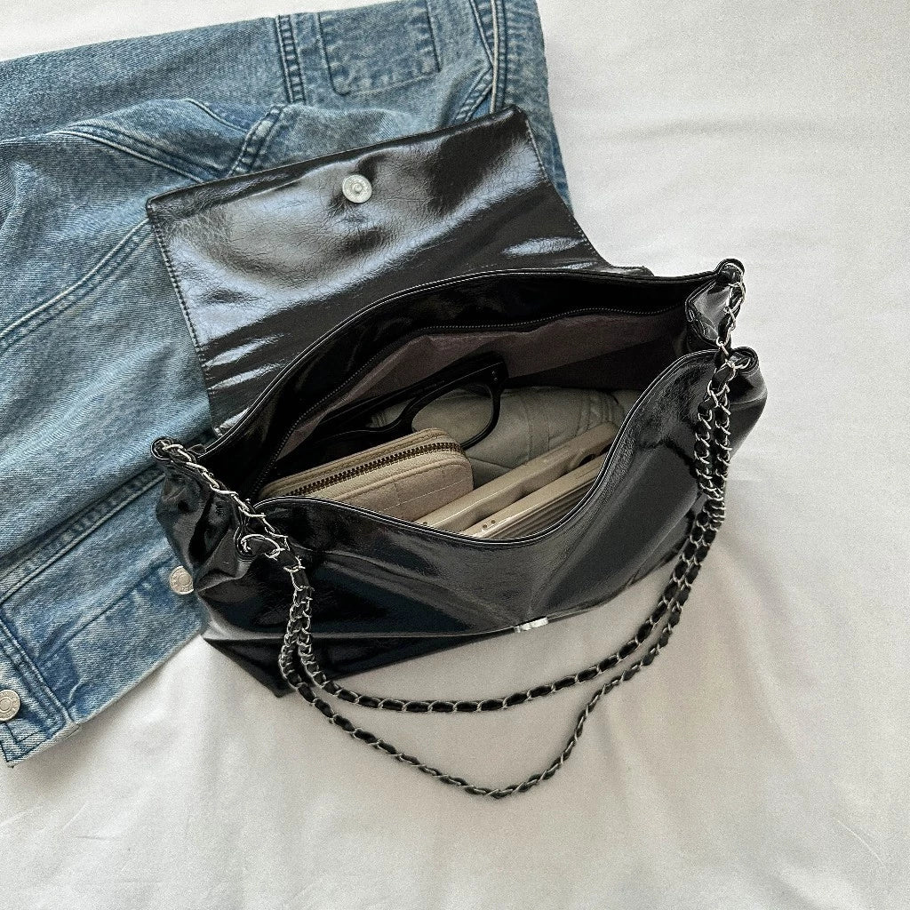 Retro Handbag for Women ⎜ Spacious Design with Chain Handle and Cute Pendant