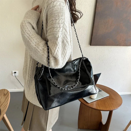 Retro Handbag for Women ⎜ Spacious Design with Chain Handle and Cute Pendant