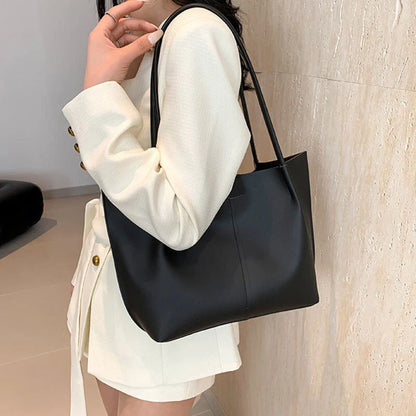 Retro Two - Piece Set ⎜ Elegant Bag with Practical Cosmetic Bag and Plenty of Storage Space