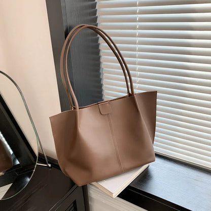 Retro Two - Piece Set ⎜ Elegant Bag with Practical Cosmetic Bag and Plenty of Storage Space