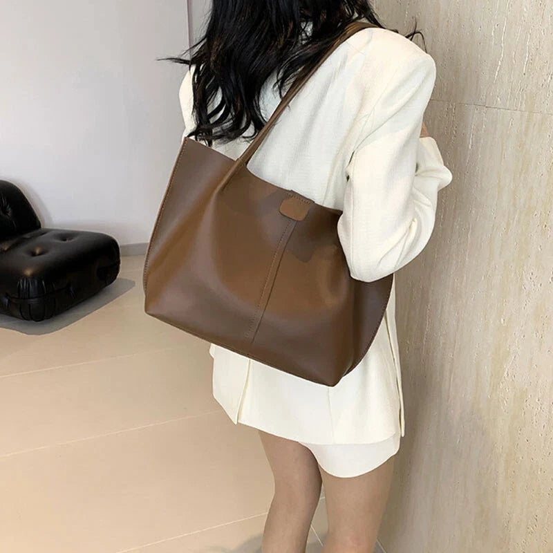 Retro Two - Piece Set ⎜ Elegant Bag with Practical Cosmetic Bag and Plenty of Storage Space