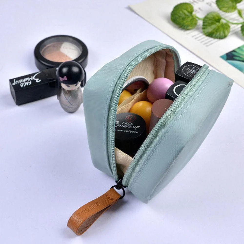 Cosmetics Bag for Women ⎜ Simple Make - Up Bag with Zip and Practical Storage