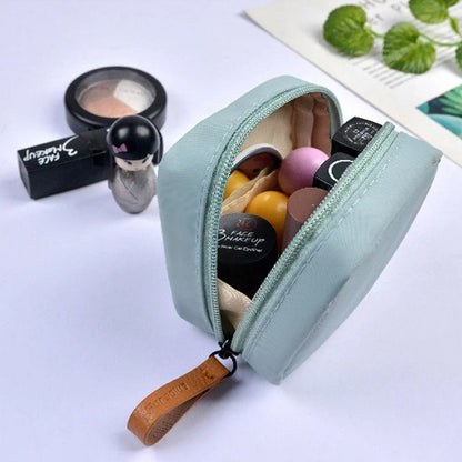 Cosmetics Bag for Women ⎜ Simple Make - Up Bag with Zip and Practical Storage