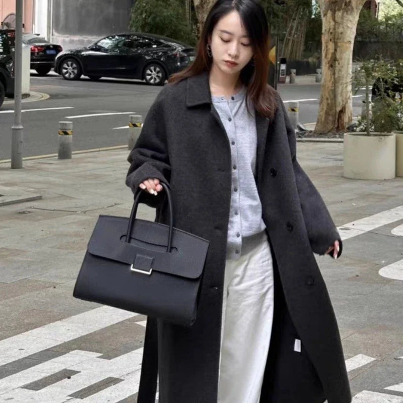 Elegant Shoulder Bag for Women ⎜ Large Handbag with a Practical Design and Elegant Fastening
